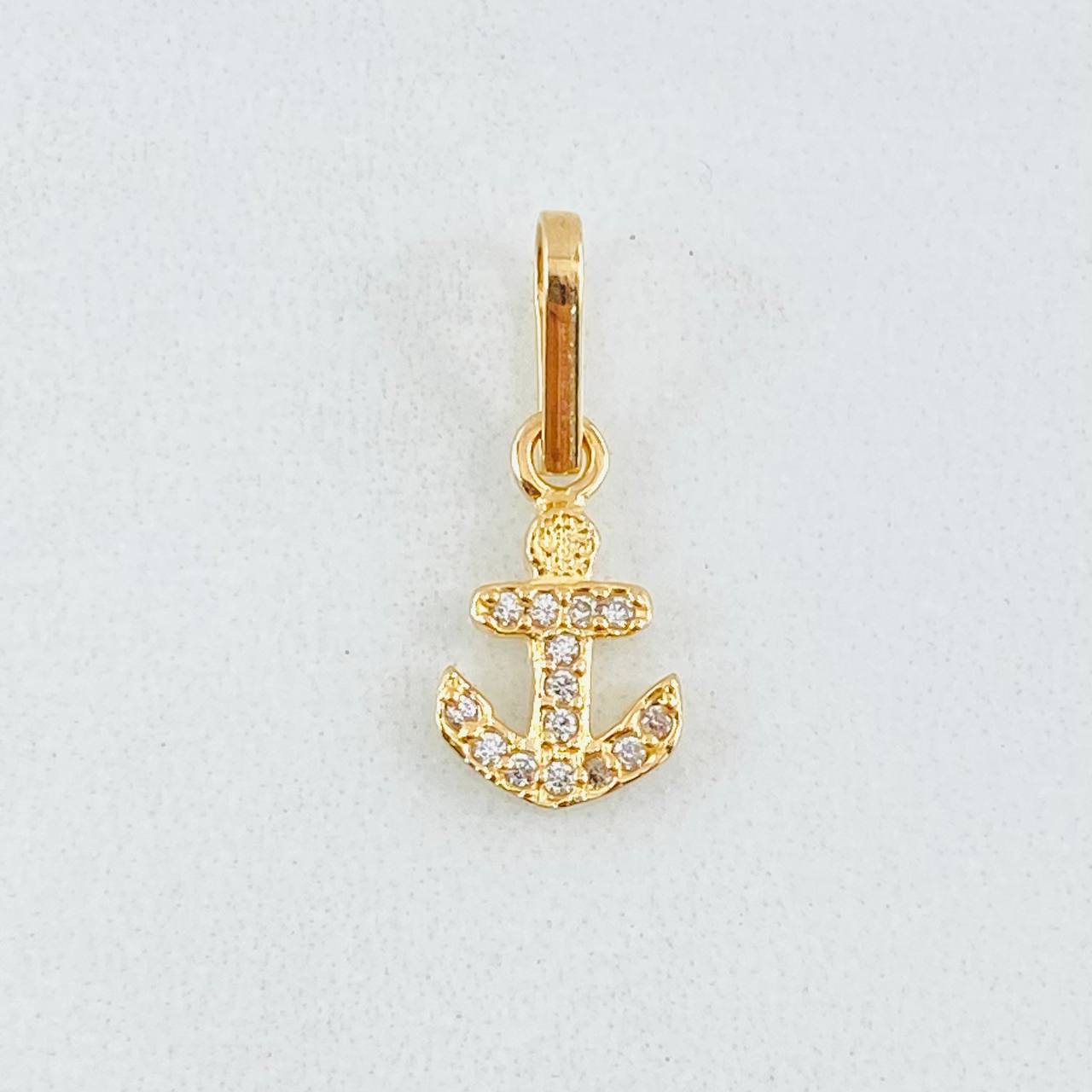 Dije Ancla 0.65gr / 3/4 in / Oro Amarillo 18K