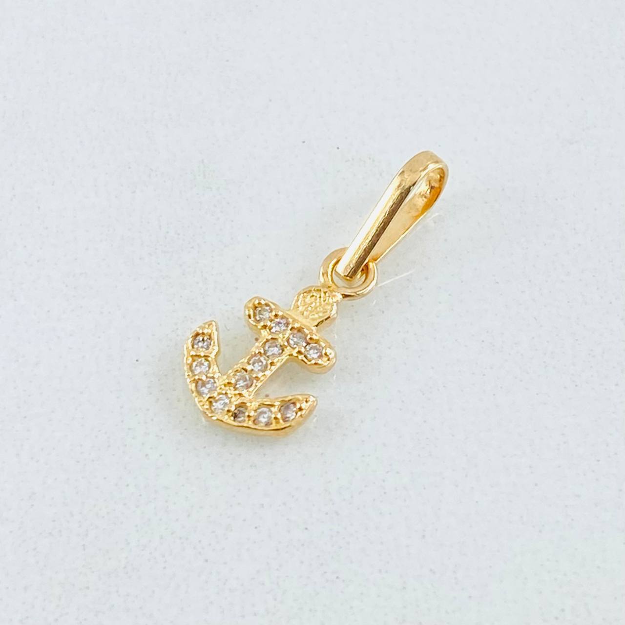 Dije Ancla 0.65gr / 3/4 in / Oro Amarillo 18K