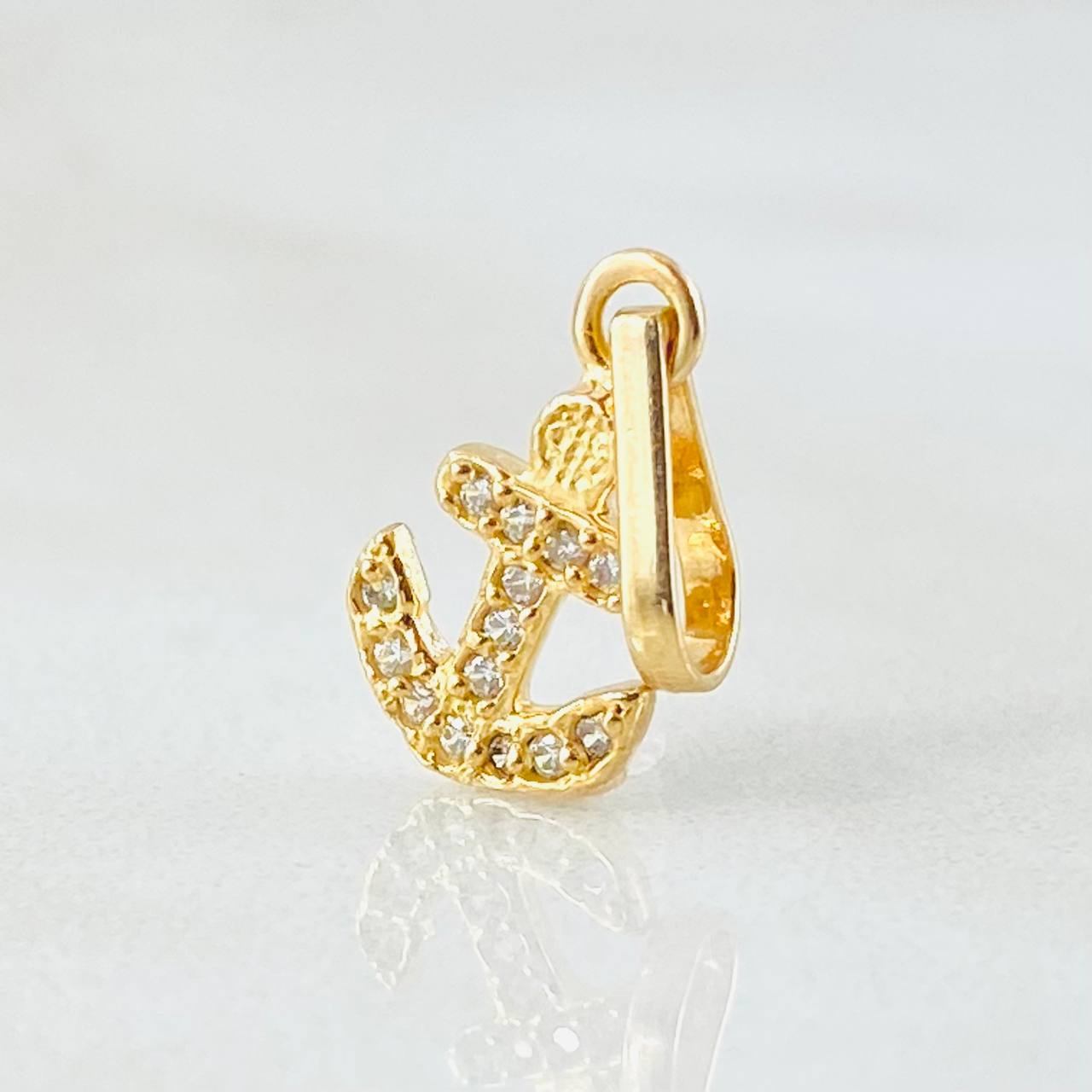 Dije Ancla 0.65gr / 3/4 in / Oro Amarillo 18K