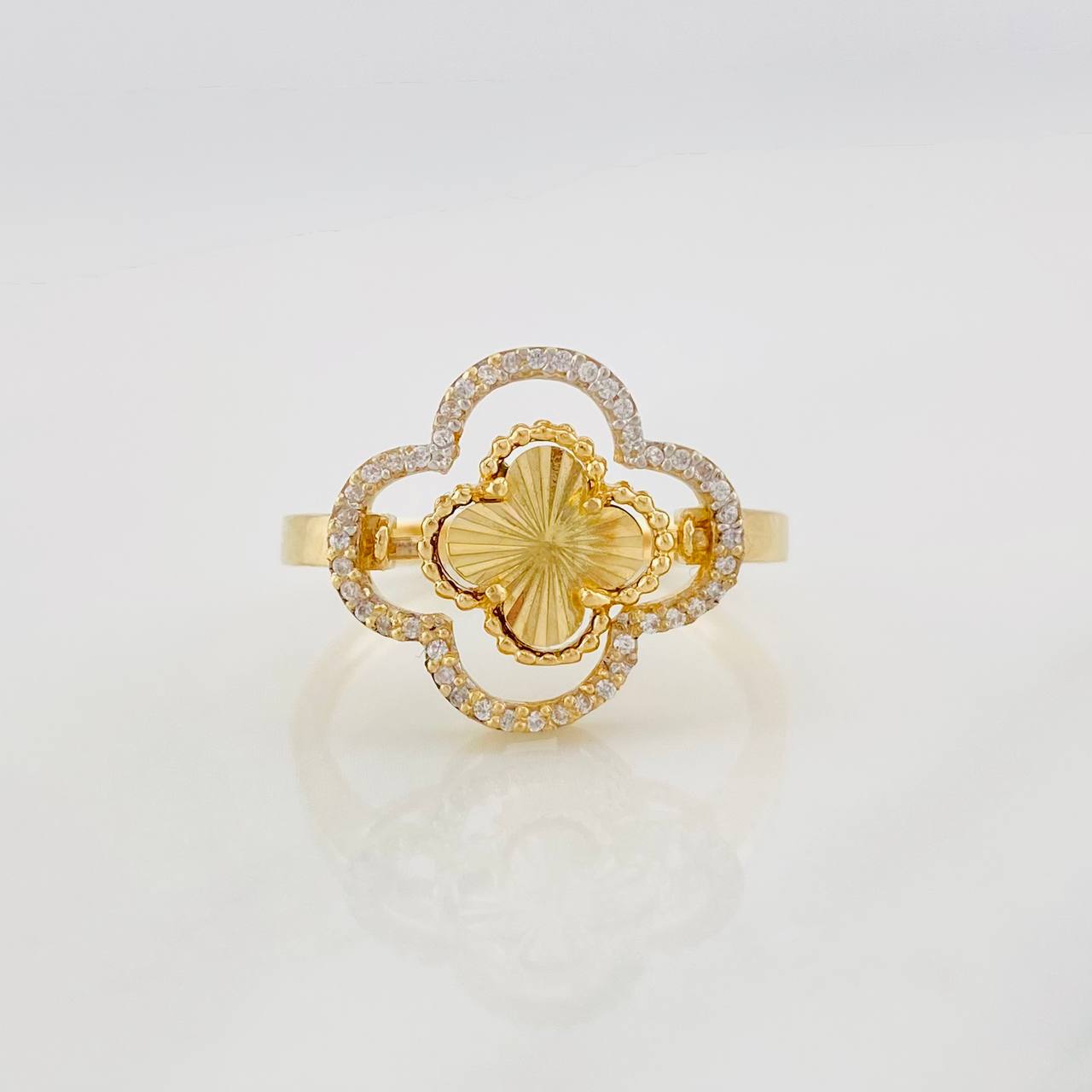 Clover Ring 3.85g / T8 Three Golds 18K