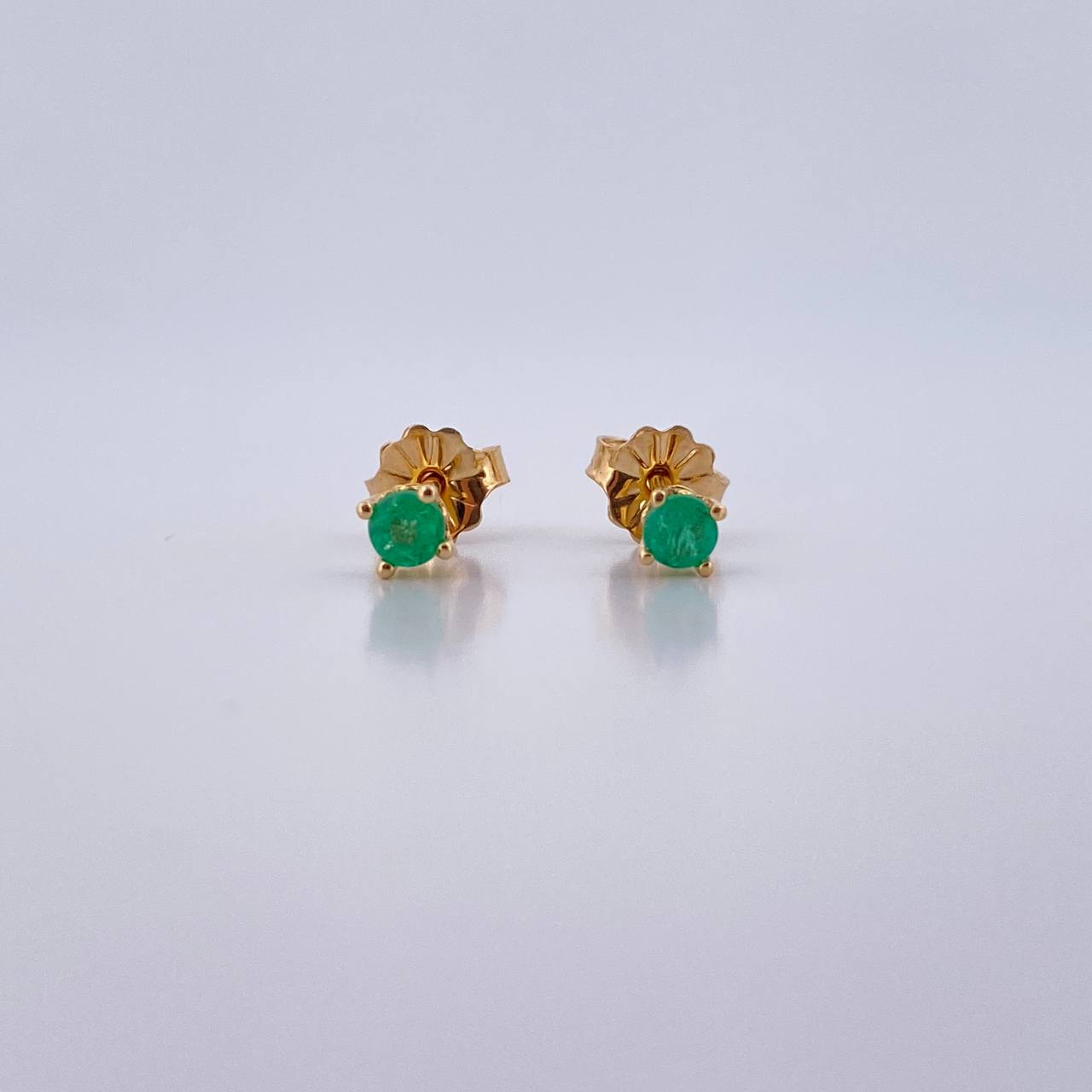 Stud Earrings Four Claws 0.9gr / Emerald 25 Pts 18K Yellow Gold (Jewel) &