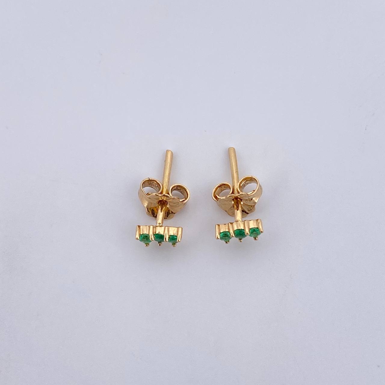 Topos Linea 0.75gr / Esmeralda 14 Pts Oro Amarillo 18K (Joya) &