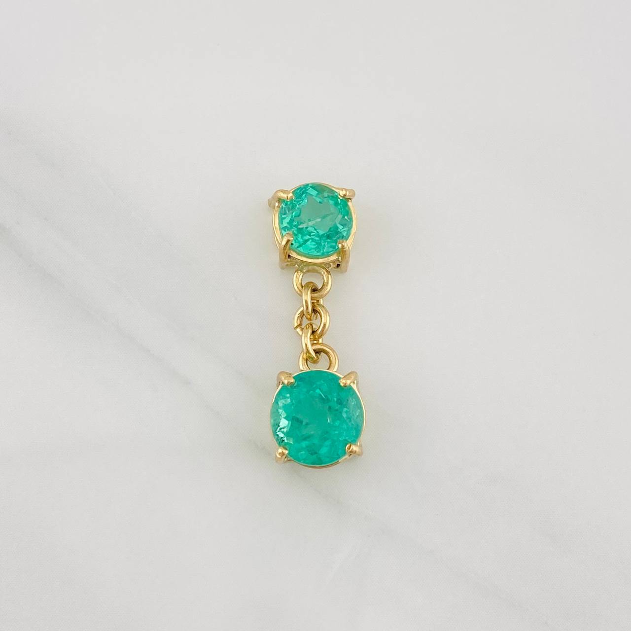Dije Dúo Cuatro Garras Esmeraldas 2.18qts 1.55g / 3/4 in Oro Amarillo 18K