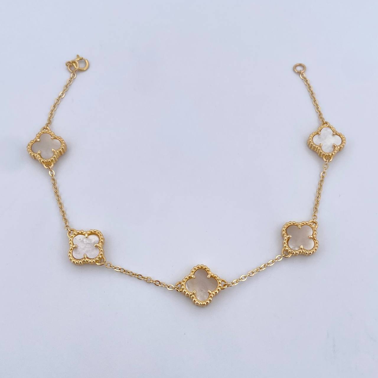 Pulso Trebol VCyA Aro Seguido 6.35gr / 18.8cm / 1.5mm Nacar Blanco Oro Amarillo  18K &