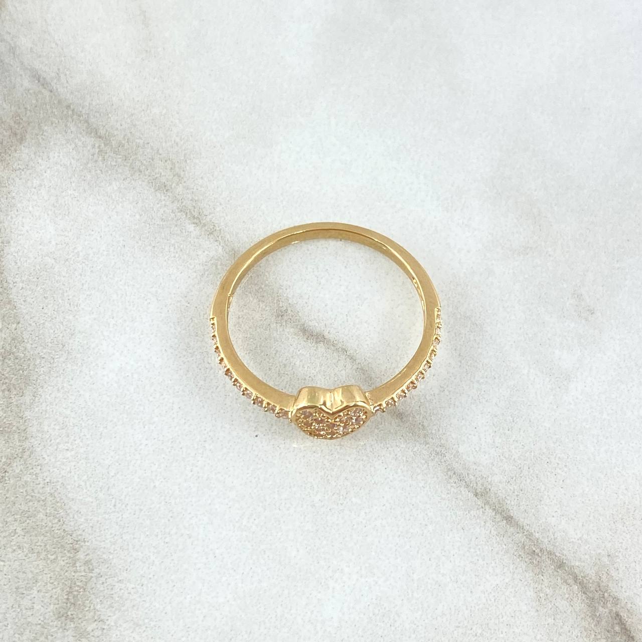 Heart Stitched Ring 1.85gr / Size 7 1/2 / White Zircons 18K Yellow Gold