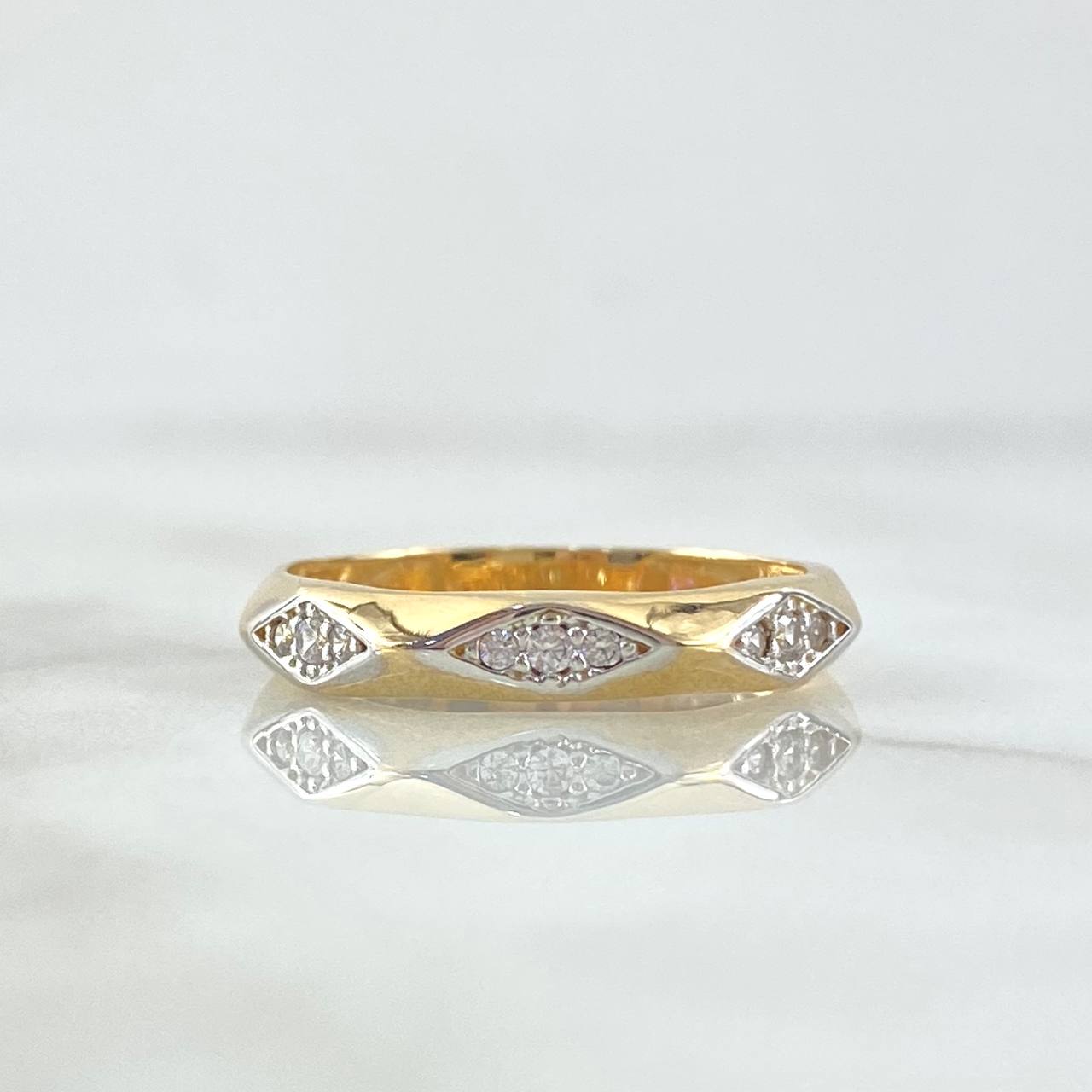 Diamond Patterned Ring 2.55gr / Size 6 3/4 / White Zircons Two-tone 18K Yellow and White Gold