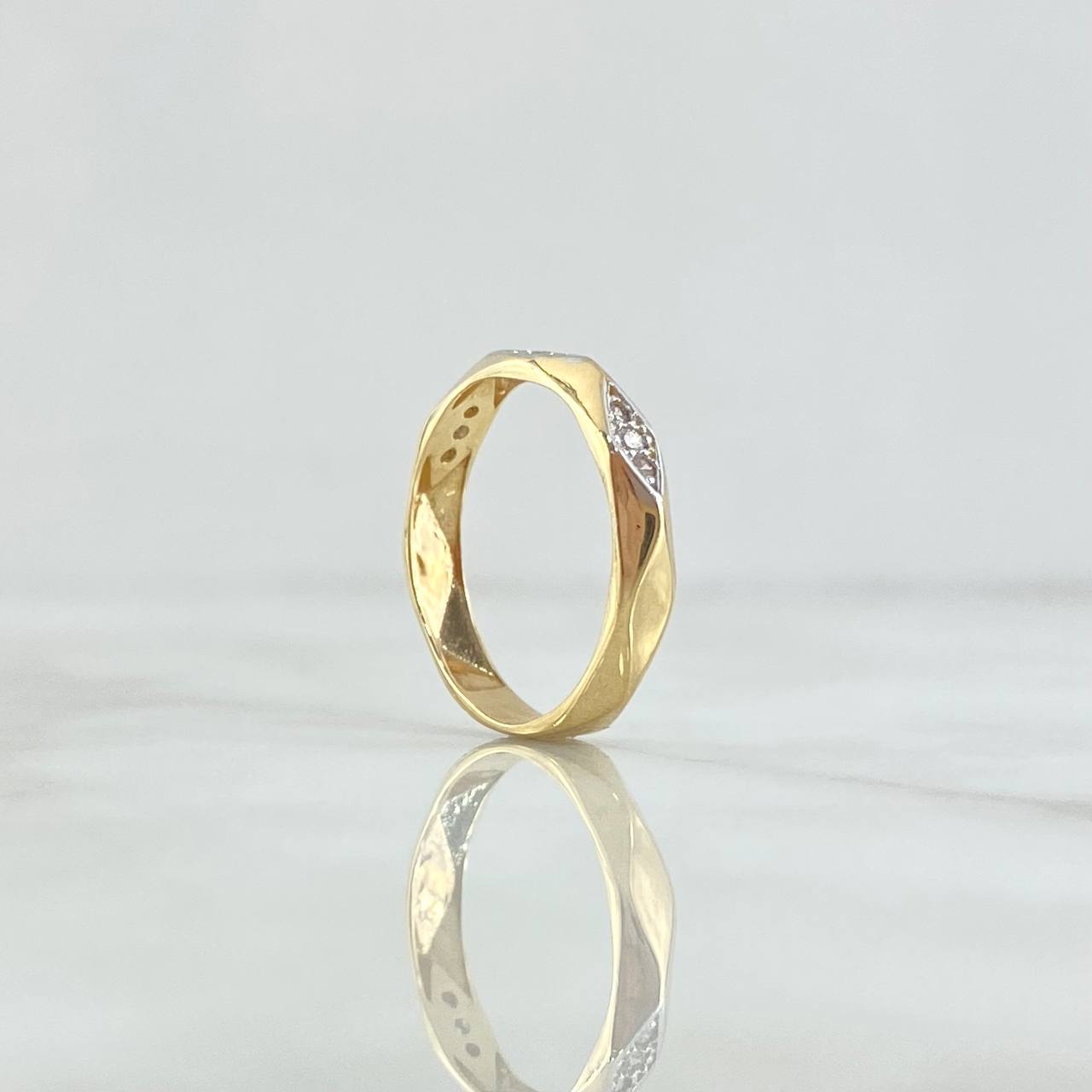 Diamond Patterned Ring 2.55gr / Size 6 3/4 / White Zircons Two-tone 18K Yellow and White Gold