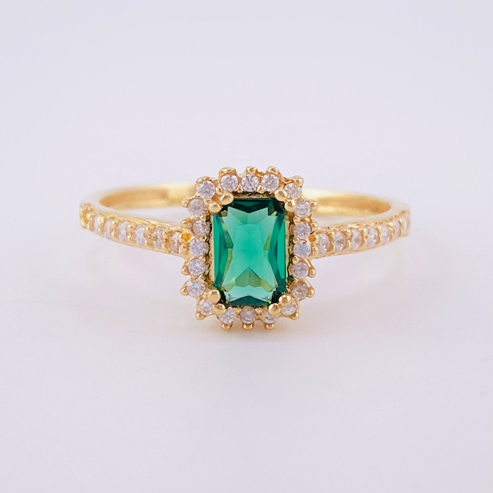 Anillo Solitario Halo Rectangular 2.65g / T8 1/4 Oro Amarillo 18K