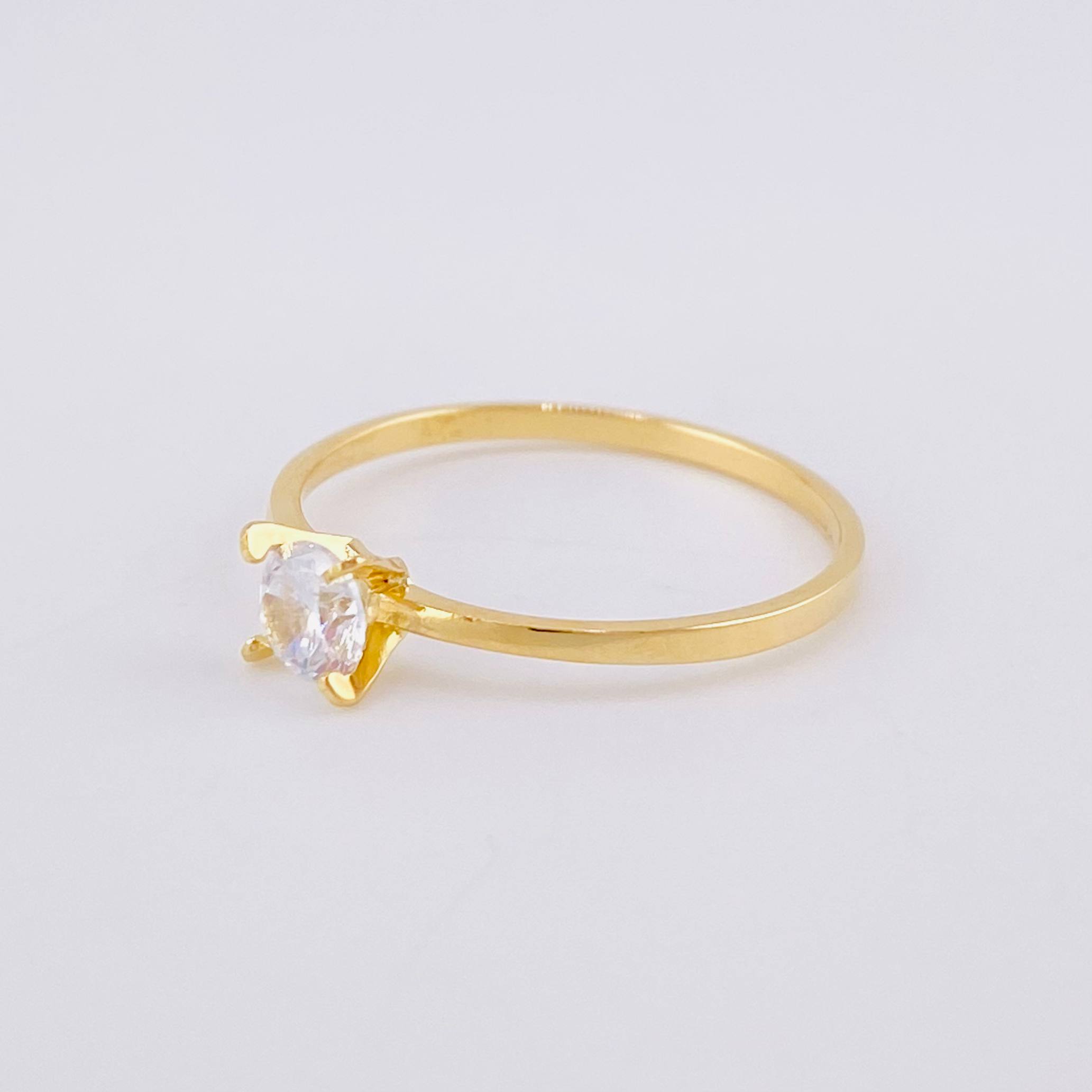 Anillo Solitario 1.3g / T7 1/2 Oro Amarillo 18K