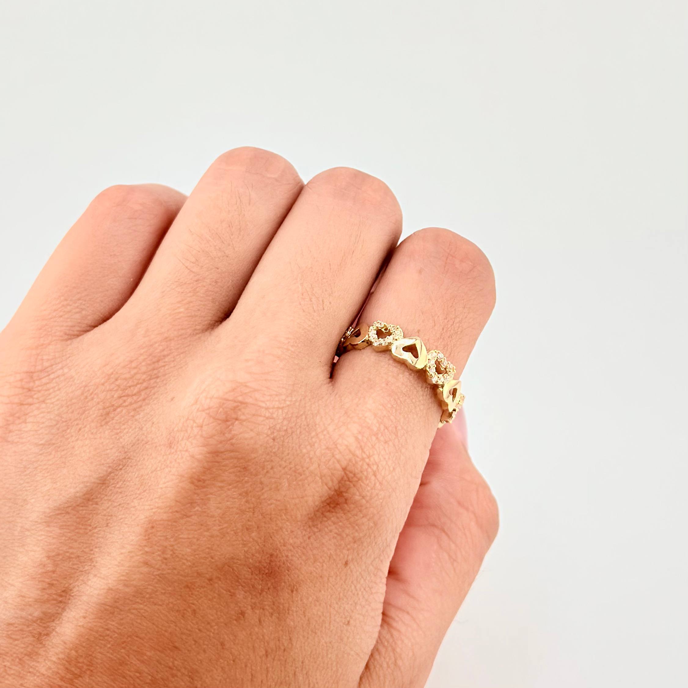 Anillo Corazones Intercalados 2.95g / T9 Oro Amarillo 18K