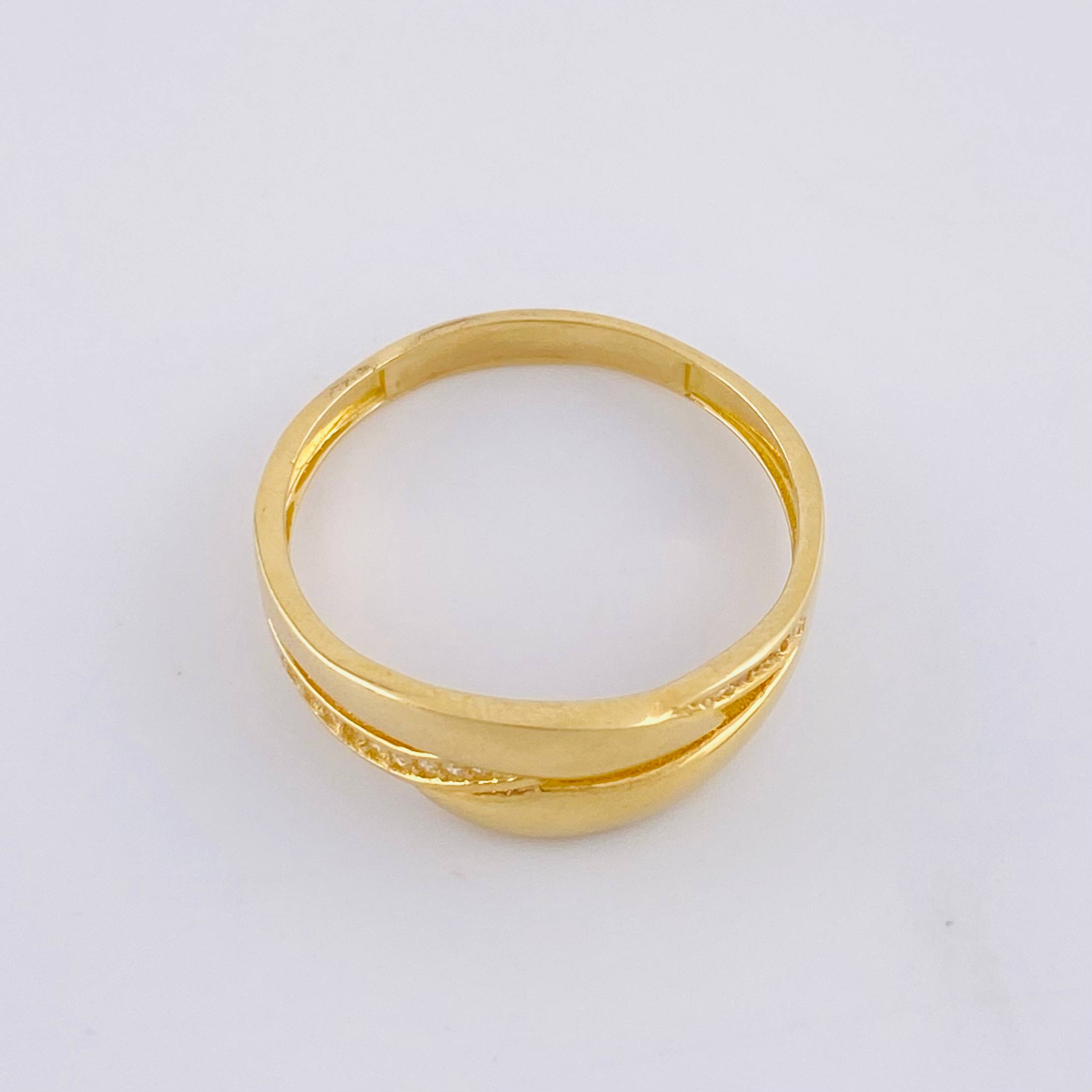 Intertwined Ring 3.75g / Size 5 3/4 Yellow Gold 18K