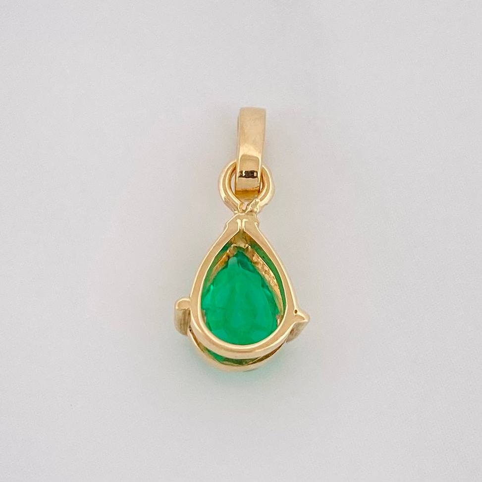 Dije Gota Esmeralda 40pts 0.75g / 1/2 in Oro Amarillo 18K
