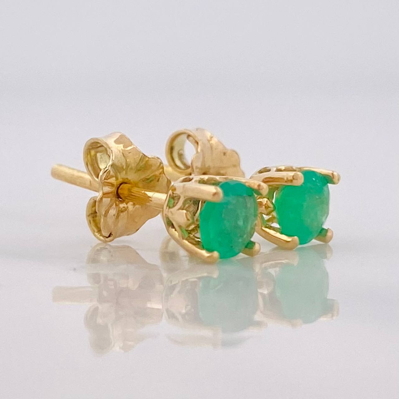 Topos Cuatro Garras Esmeralda 40pts 1.05g / in / 3.96mm Oro Amarillo 18K