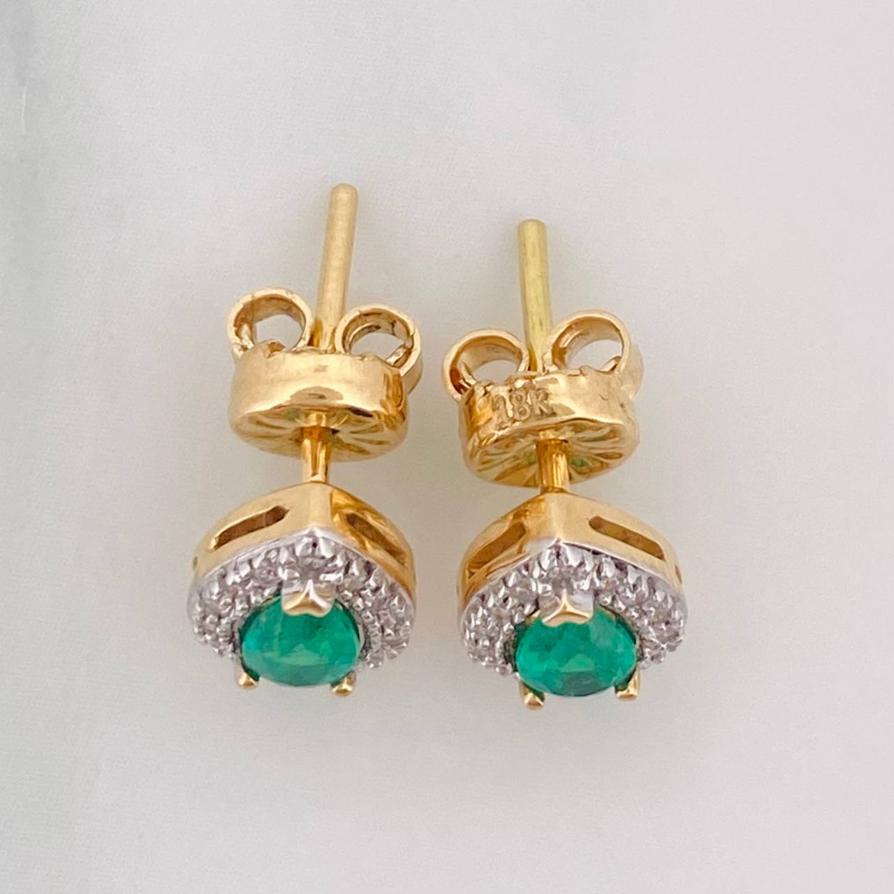 Topos Gota Esmeralda 40pts Diamantes 28pts 2.45g / in / 6.64mm Oro Amarillo 18K
