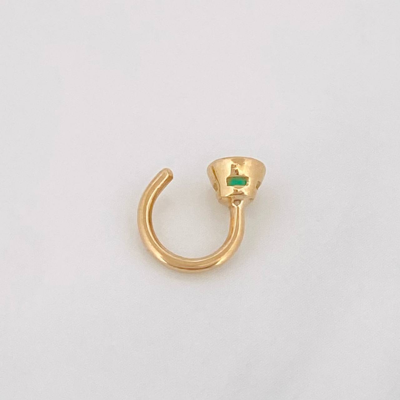 Helix Piercing Emerald 15pts 0.5g / 1/2 in 18K Yellow Gold