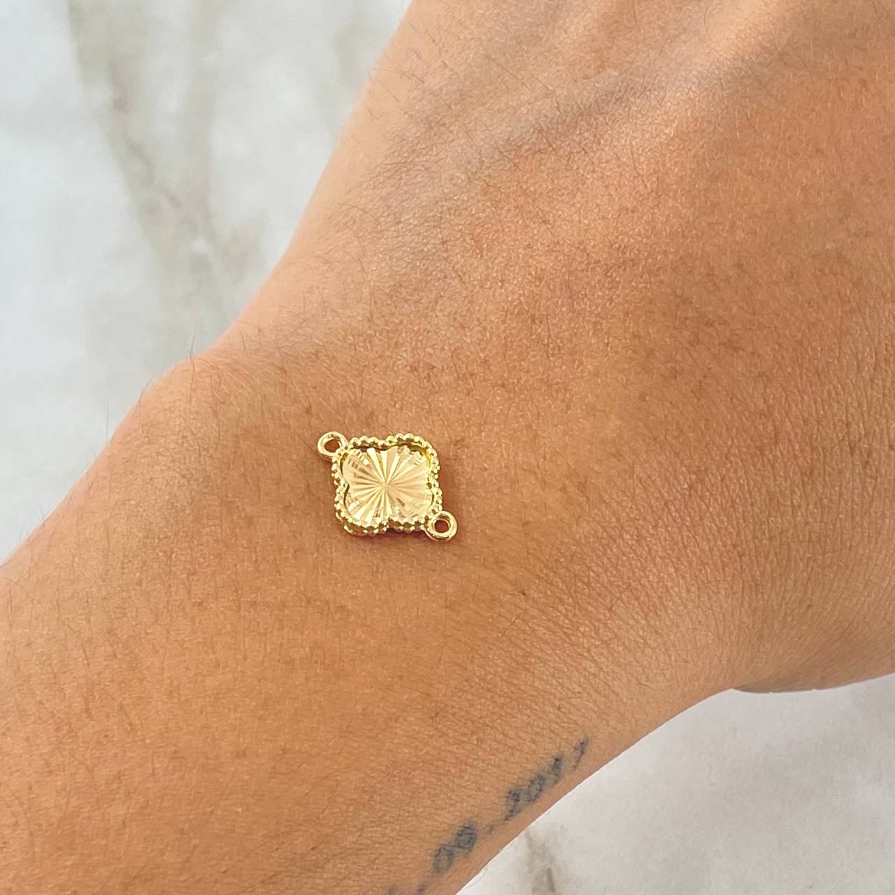 Herraje Trebol 0.7gr / 1.5cm-Bordeado Diamantado Oro Amarillo 18K