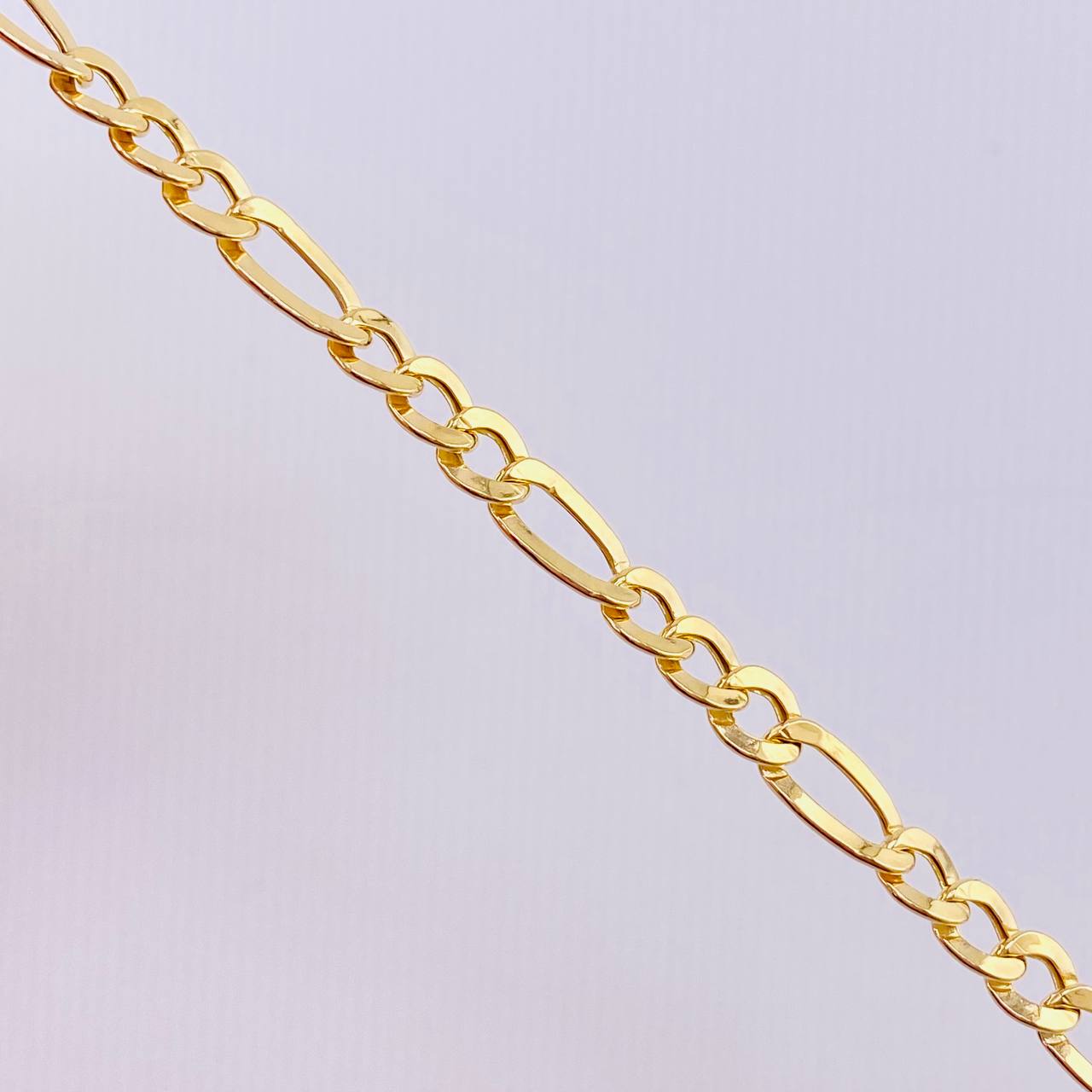 Pulso Figaro 2.5gr / 7 3/4 in / 4.3mm Oro Amarillo +1 18K *