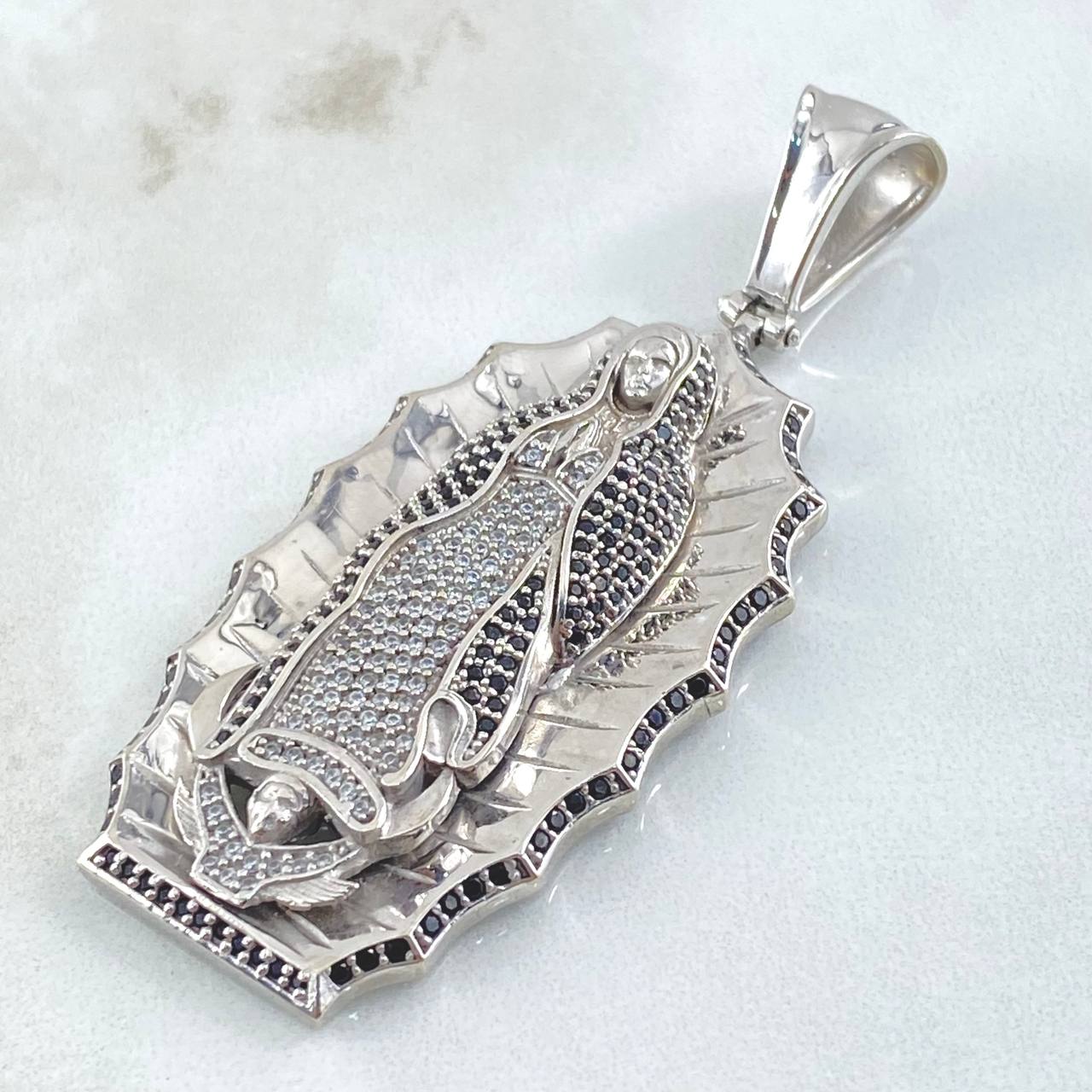 Dije Virgen Guadalupe 15.85gr / 6.5cm / Oro 18K *