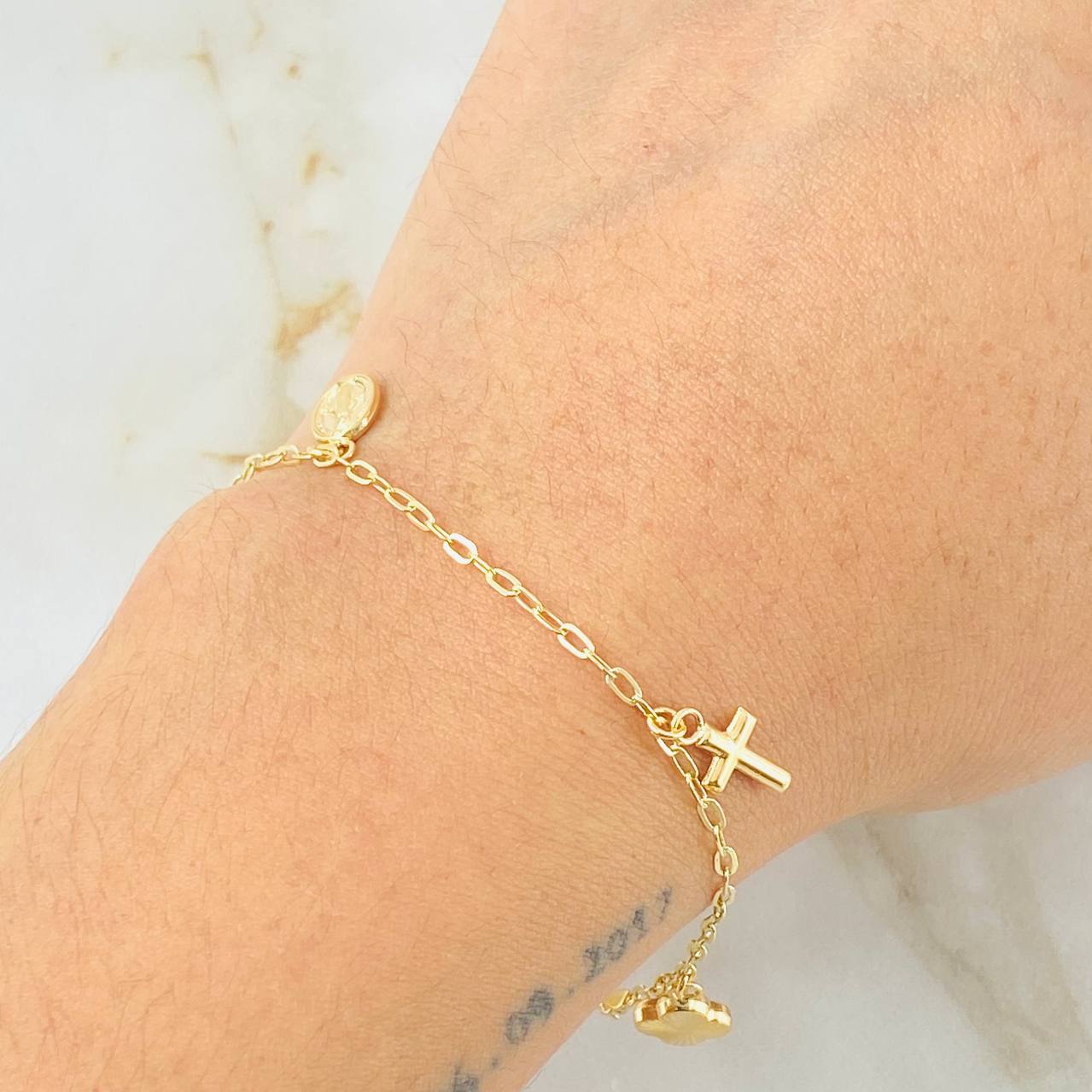 Pulso Aro Seguido Dijes 2.65gr / 7 1/2 in / 1.8mm Oro Amarillo 18K ©