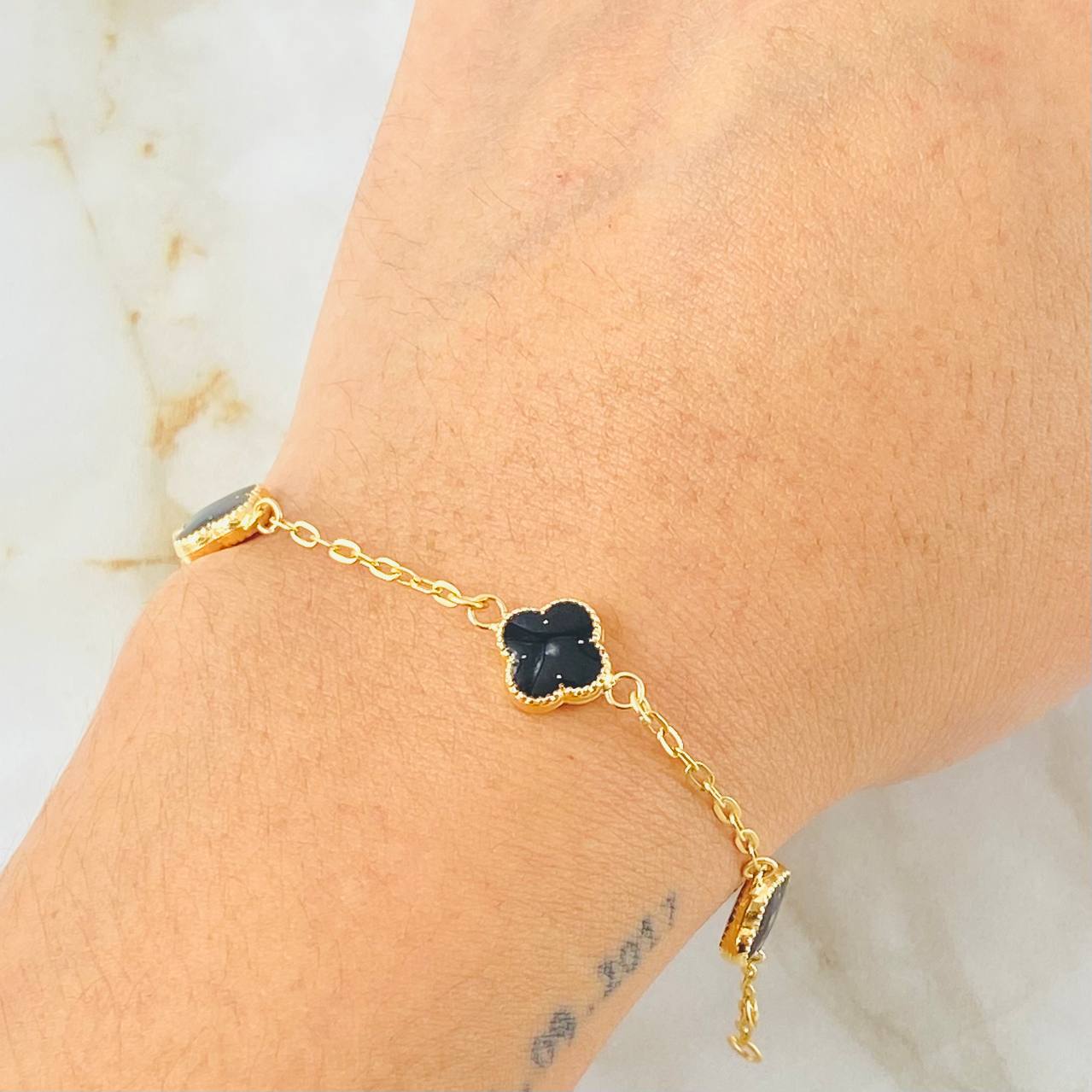 Pulso Trebol Negro 3.45gr / 8 1/2 in / 8mm Oro Amarillo 18K *