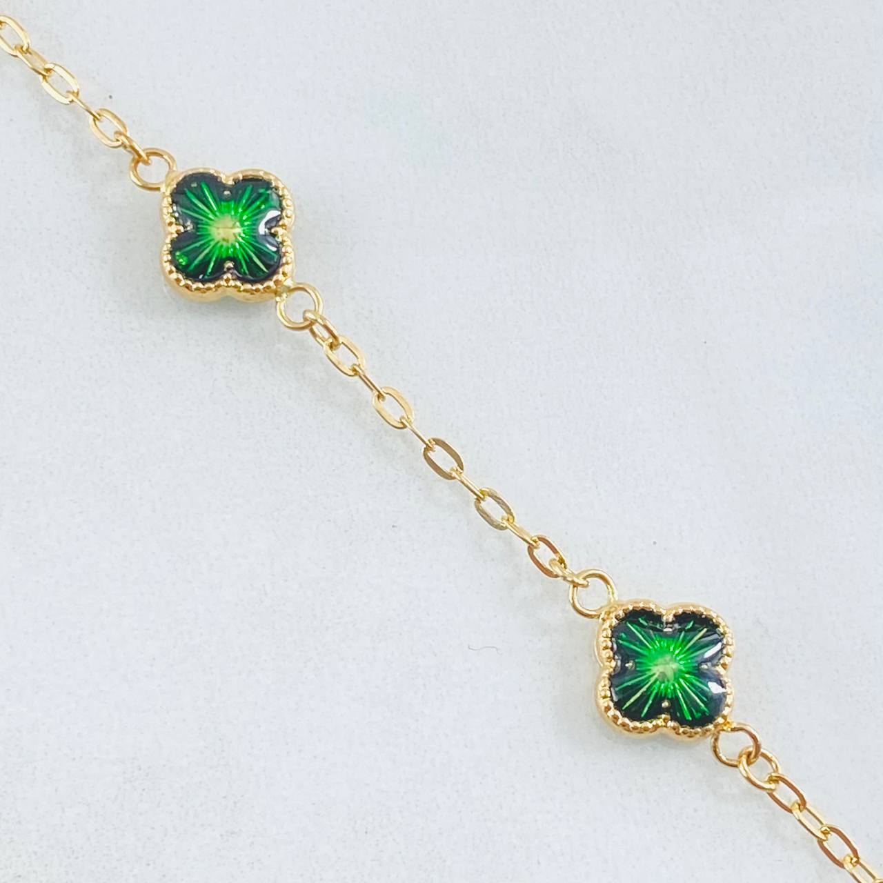 Pulso Trebol Verde 3.35gr / 8 1/2 in / 8mm Oro Amarillo 18K ©