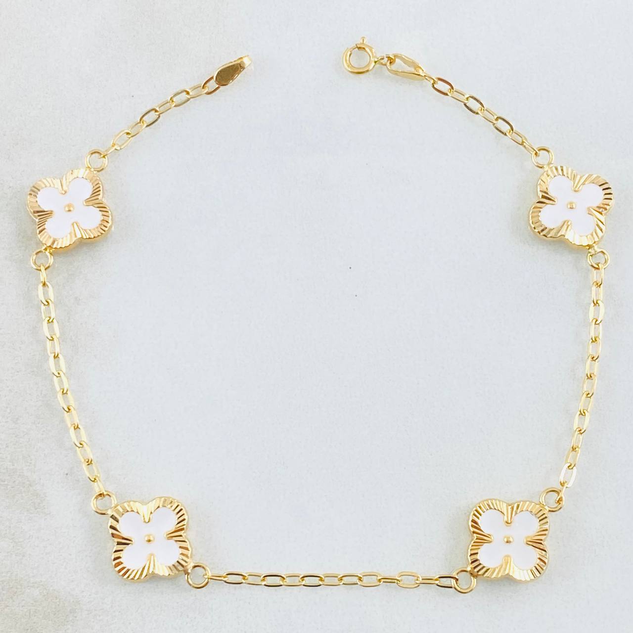 Pulso Trebol Blanco 3gr / 7 3/4 in / 9mm Oro Amarillo 18K *