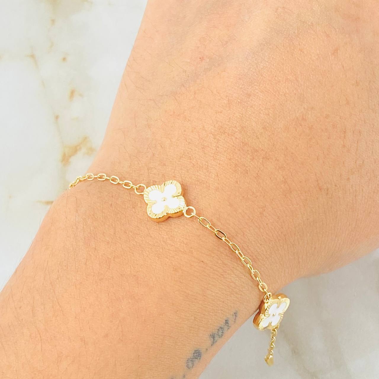 Pulso Trebol Blanco 3gr / 7 3/4 in / 9mm Oro Amarillo 18K *