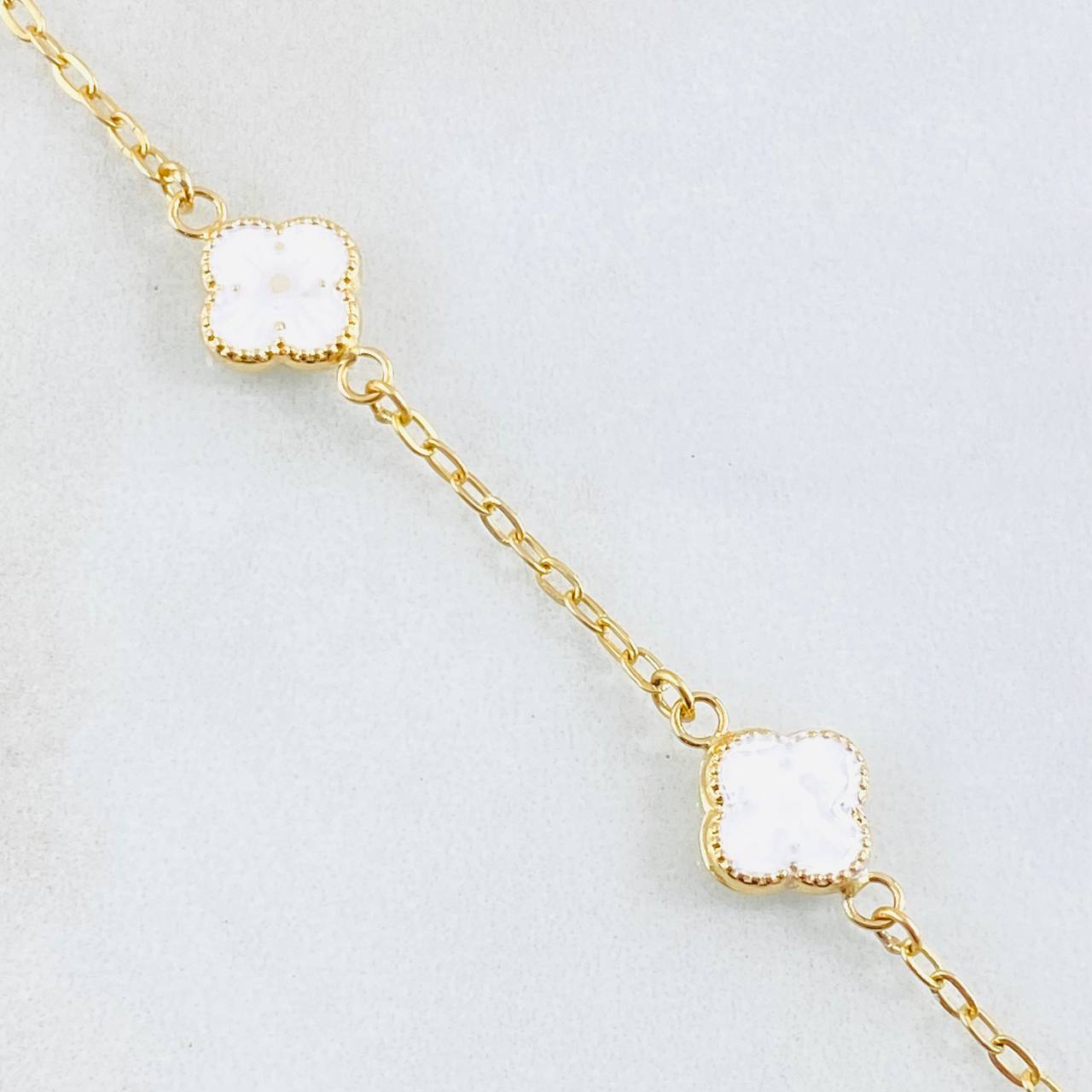 Pulso Trebol Blanco 3.55gr / 8 1/4 in / 8mm Oro Amarillo 18K ©