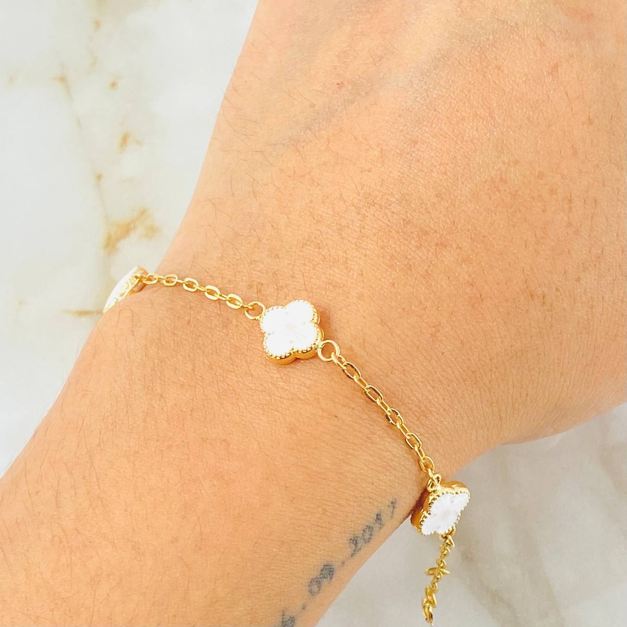 Pulso Trebol Blanco 3.55gr / 8 1/4 in / 8mm Oro Amarillo 18K ©