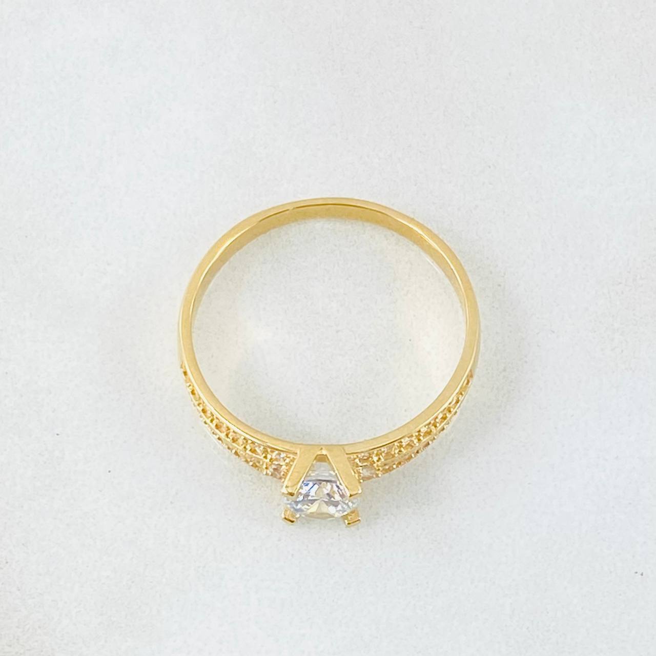 Anillo Solitario 2.85gr / T8 1/4 / Oro Amarillo 18K