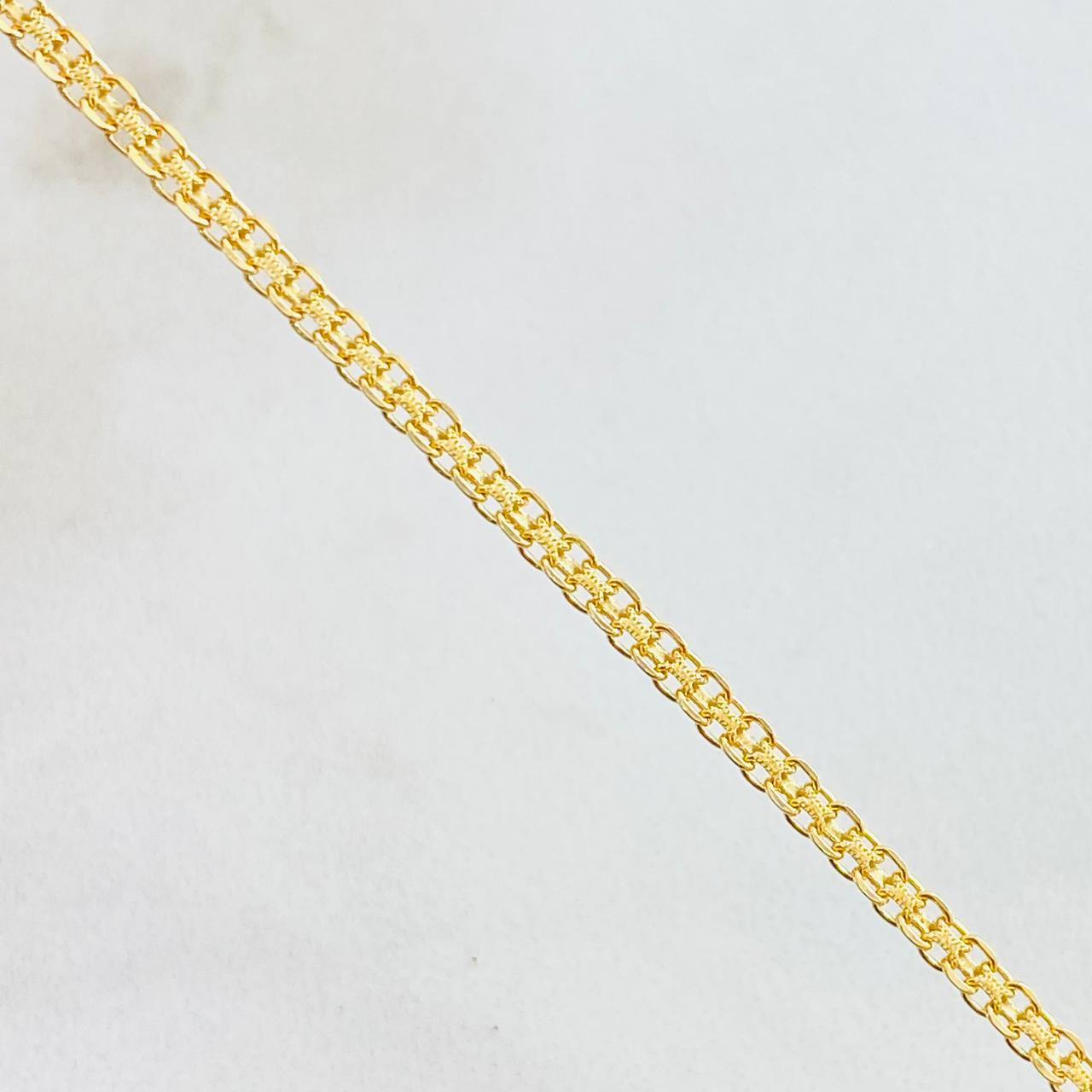 Pulso China 2.05gr / 7 1/2 in / 2.2mm Oro Amarillo +1 18K *