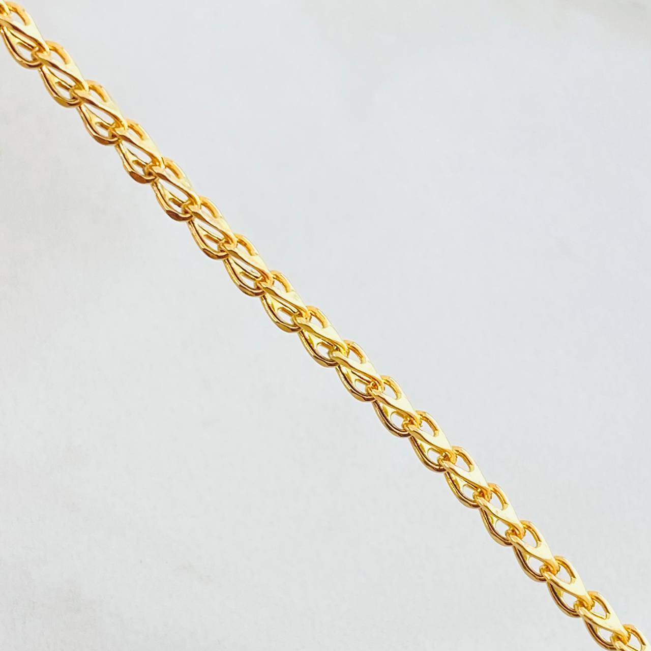 Cadena Franco 6.75gr / 23 1/2 in / 2mm Oro Amarillo +3 18K ©