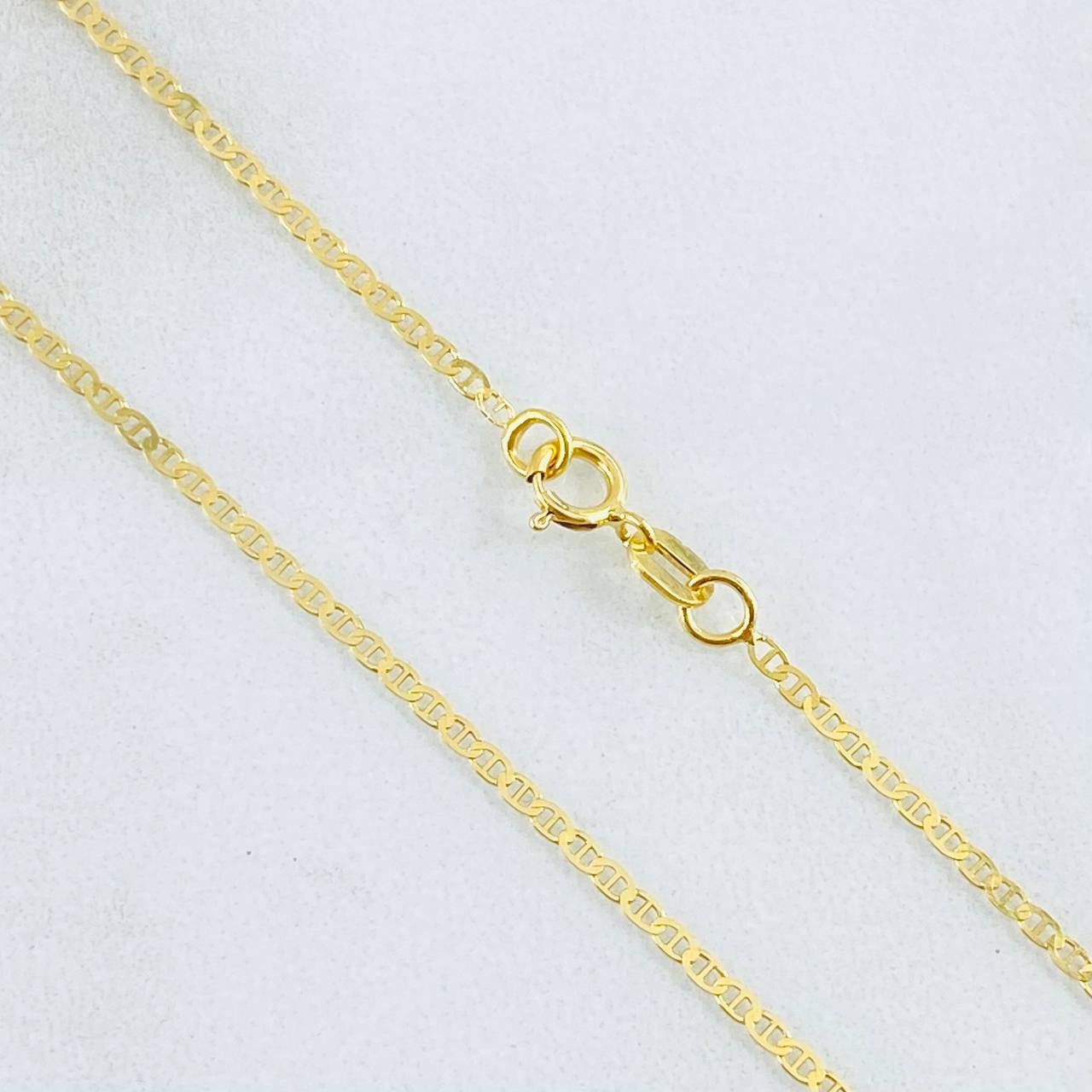 Cadena Plana 1.35gr / 17 3/4 in / 1.3mm Oro Amarillo +3 18K *