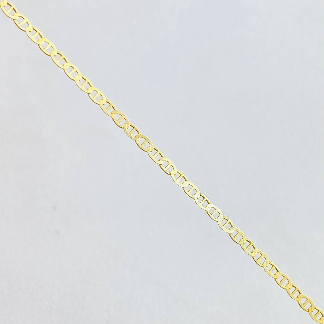 Cadena Plana 1.35gr / 17 3/4 in / 1.3mm Oro Amarillo +3 18K *