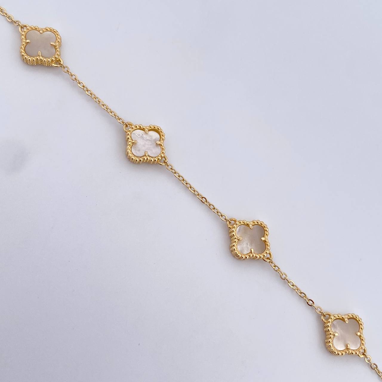 Pulso Trebol VCyA Aro Seguido 6.35gr / 18.8cm / 1.5mm Nacar Blanco Oro Amarillo  18K &