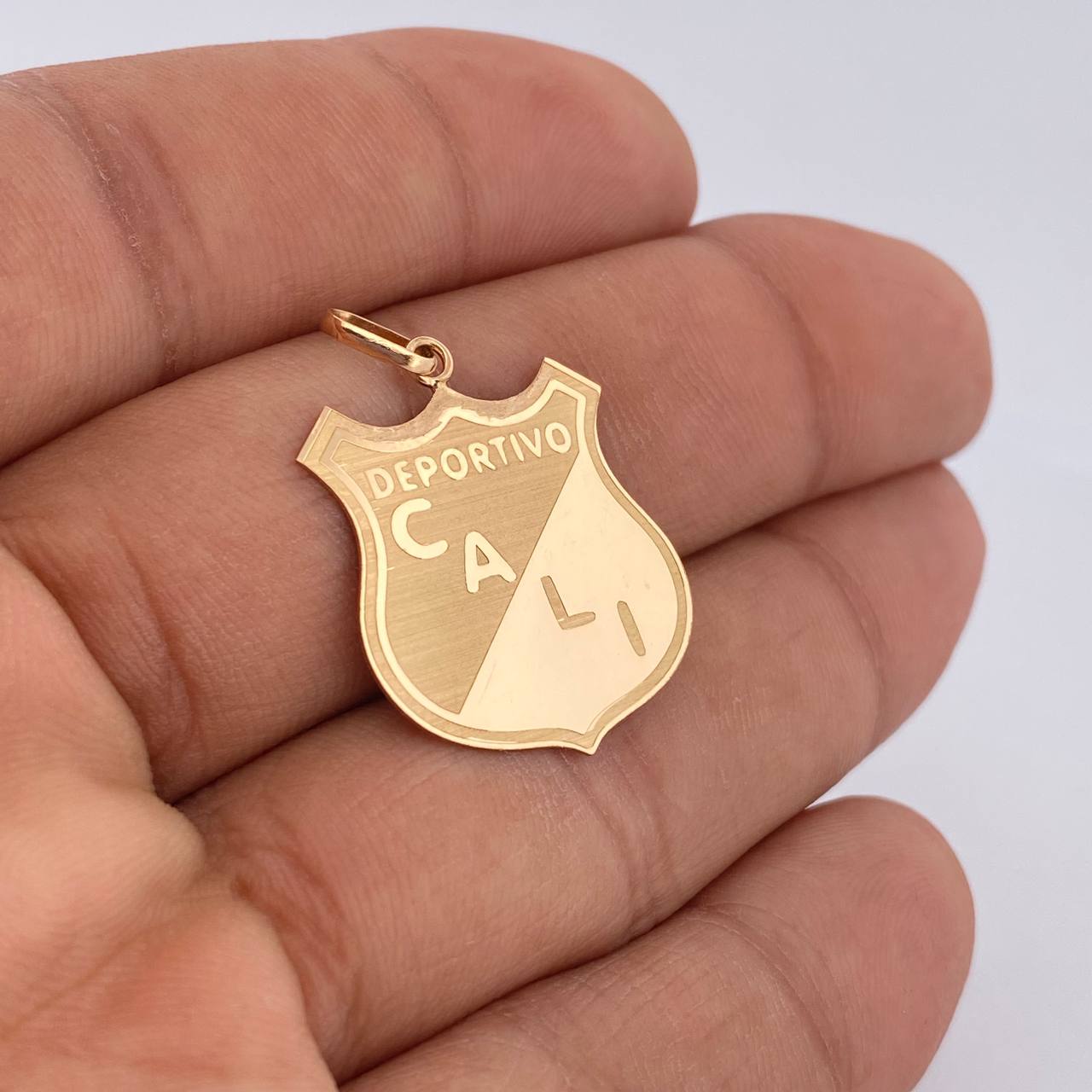 Pendant Deportivo Cali 2.3gr / 3.2cm / 18K Gold &