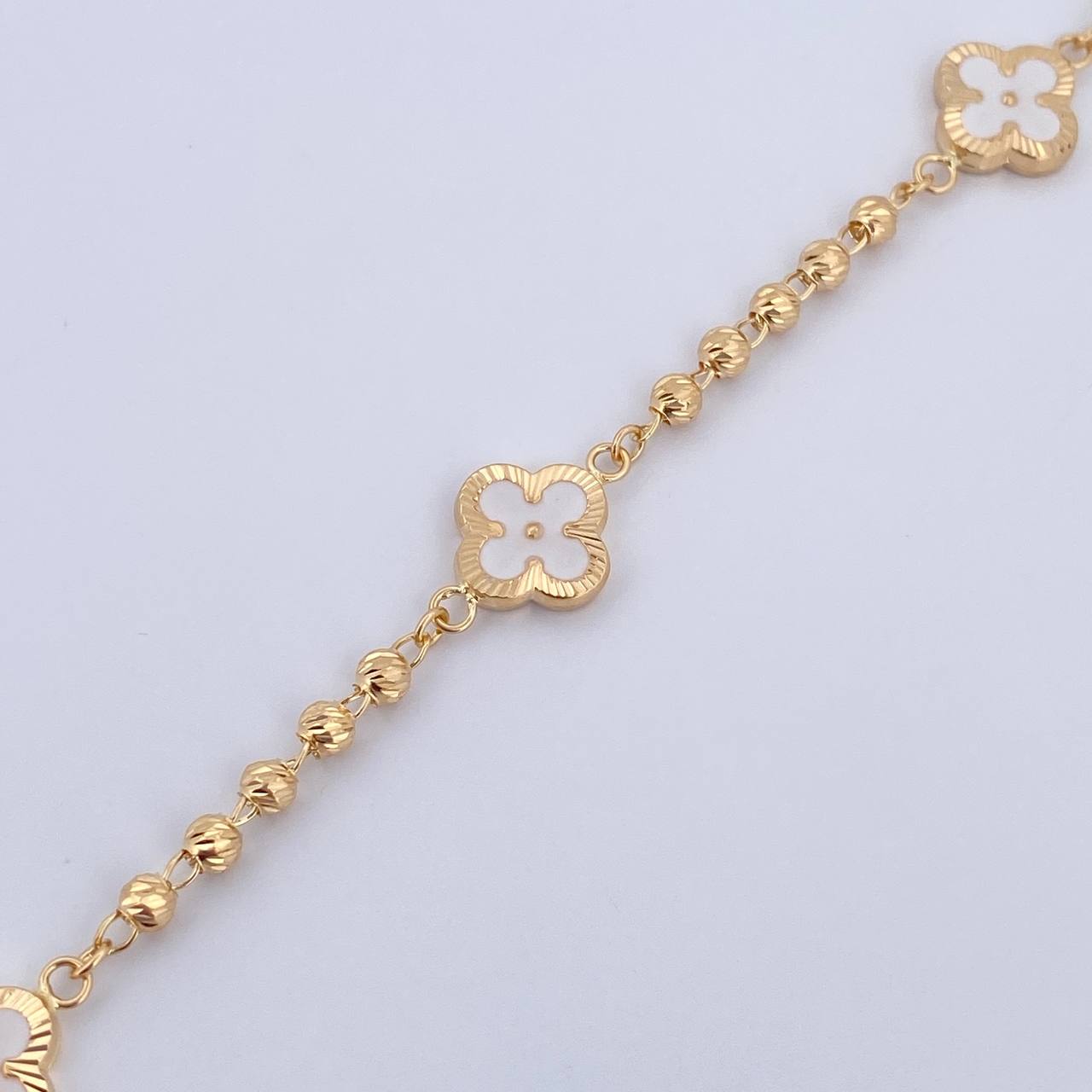 Pulso Trebol Militar 4.55gr / 18.7cm / 3mm Bolas Diamantadas Electroestatico Blanco Oro Amarillo 18K &