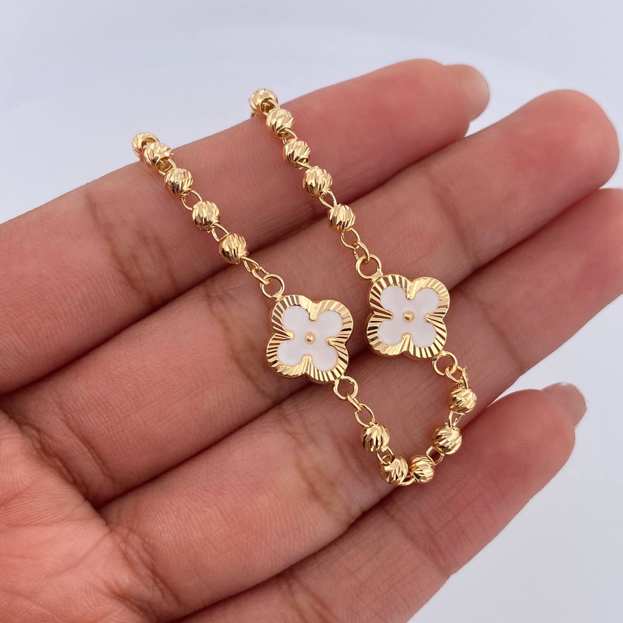 Pulso Trebol Militar 4.55gr / 18.7cm / 3mm Bolas Diamantadas Electroestatico Blanco Oro Amarillo 18K &