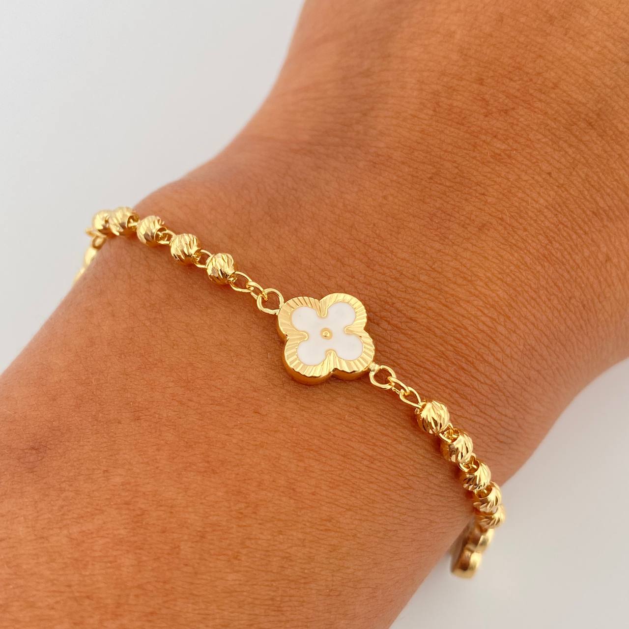 Pulso Trebol Militar 4.8gr / 19cm / 3mm Bolas Diamantadas Electroestatico Blanco Oro Amarillo 18K &