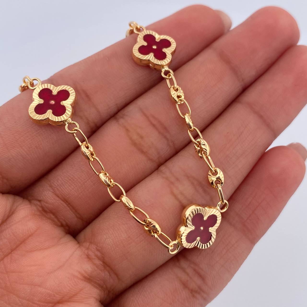 Pulso GC Trebol 4.6gr / 19cm / 3.1mm Diamantado Electroestatico Rojo Oro Amarillo 18K &