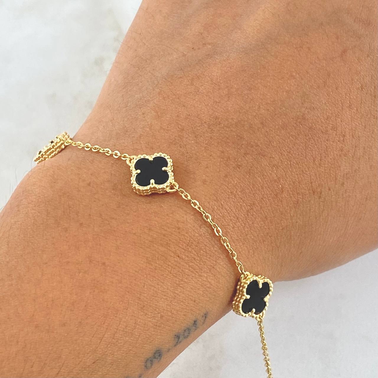 Pulso Aro Seguido Trébol VCyA Gradual 5.4gr / 17cm-20cm / 1.5mm Onix Negro Punteado Oro Amarillo 18K *