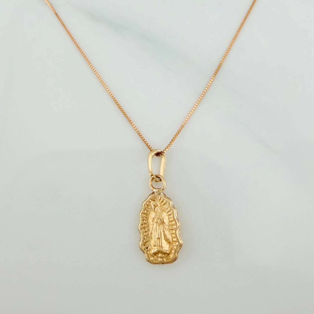 Set Cadena y Dije Veneciana+Virgen Guadalupe 1.3gr / 17 3/4 in / 0.36mm Oro Amarillo 18K $