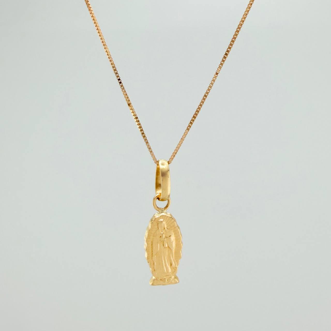 Set Cadena y Dije Veneciana+Virgen Guadalupe 1.3gr / 17 3/4 in / 0.4mm Oro Amarillo 18K $
