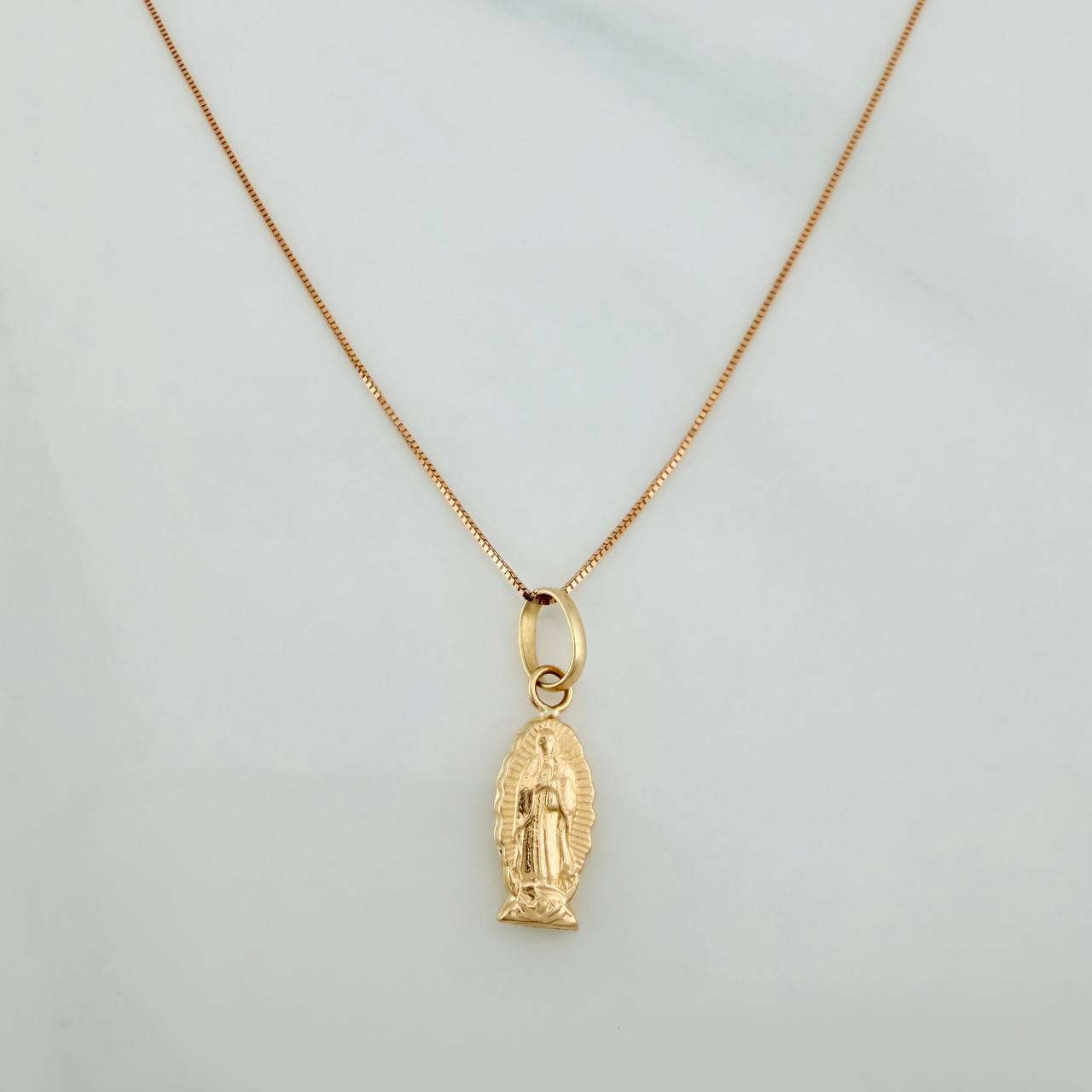 Set Cadena y Dije Veneciana+Virgen Guadalupe 1.3gr / 17 3/4 in / 0.4mm Oro Amarillo 18K $