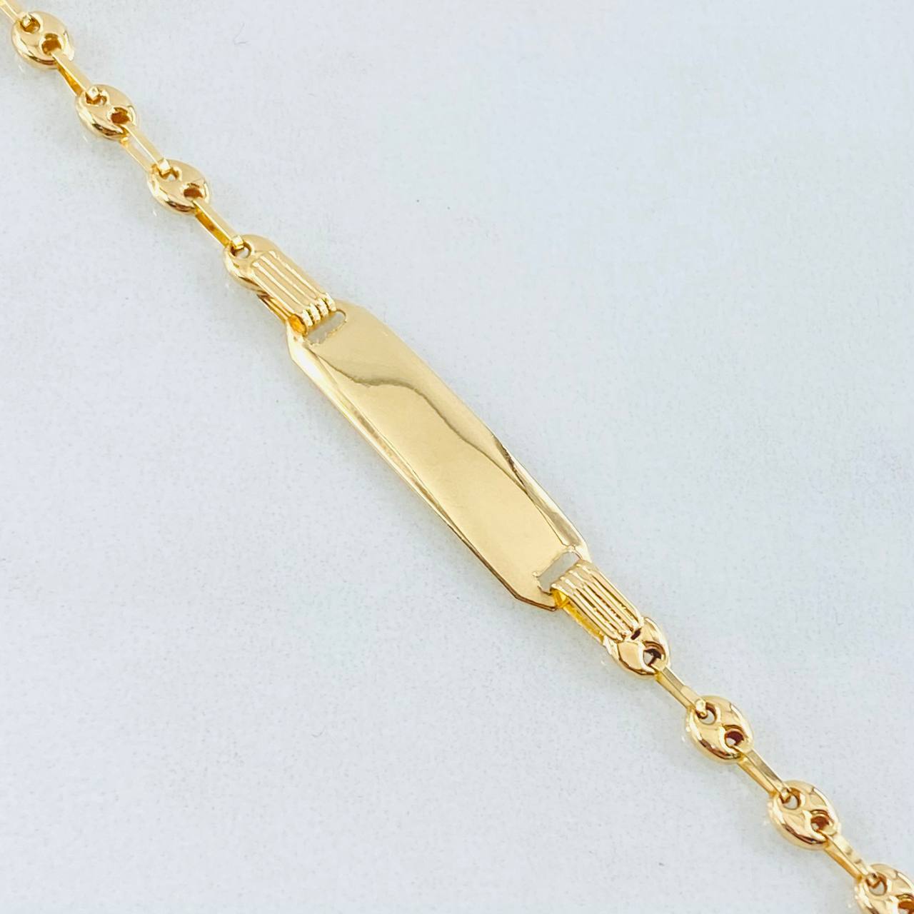 Pulso Bebé Placa GC 2.3gr / 6 in / Oro Amarillo 18K