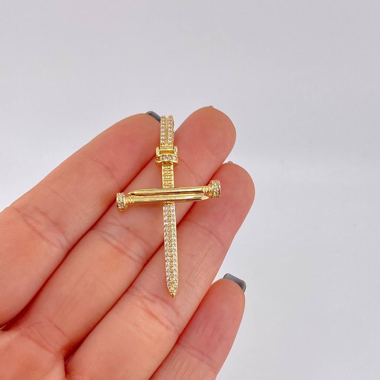 Dije Cruz Clavo 4.1 g / 1 3/4 in Oro Amarillo 18K