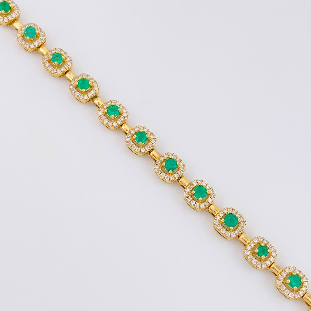 Diamond Tennis Chain 3.48cts Emerald 5cts 25.6g / 18 in / 5.5mm 18K Yellow Gold