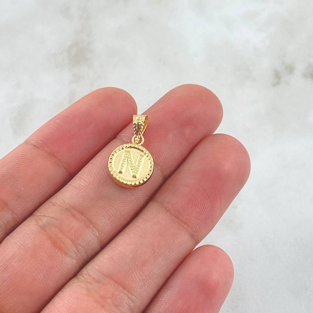 Pendant Letter N Mate 0.6gr / 1.5cm / Circle Charger Edged Yellow Gold 18K ©