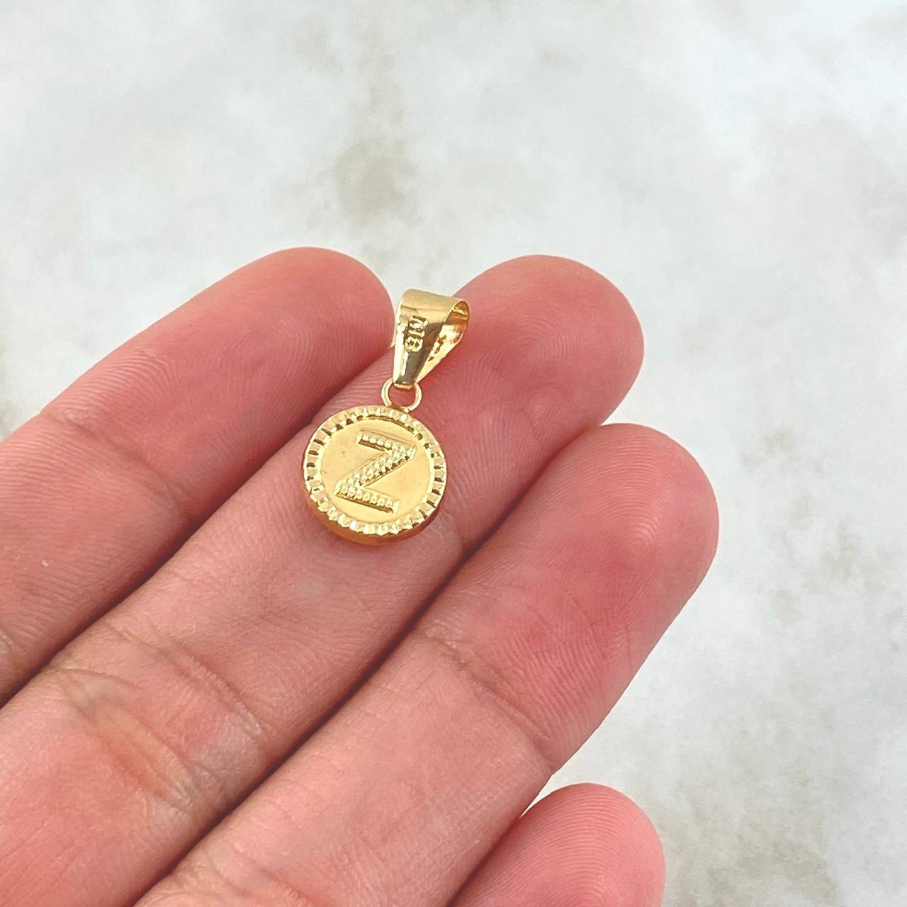 Dije Letra N Mate 0.55gr / 1.5cm / Circulo Cargador Bordeado Oro Amarillo 18K *