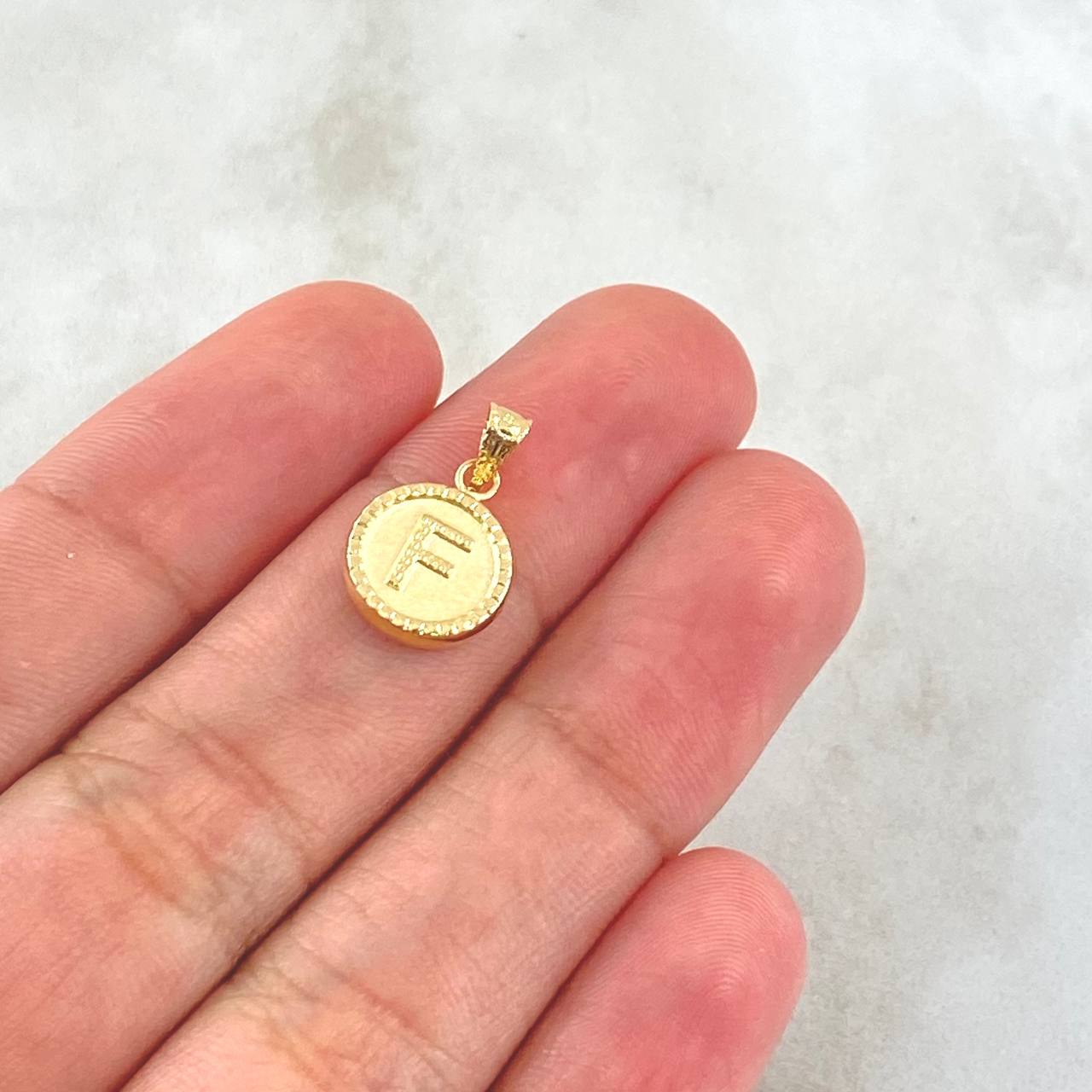 Pendant Letter F Matte 0.55gr / 1.5cm / Yellow Gold 18K Bordered Charger Circle